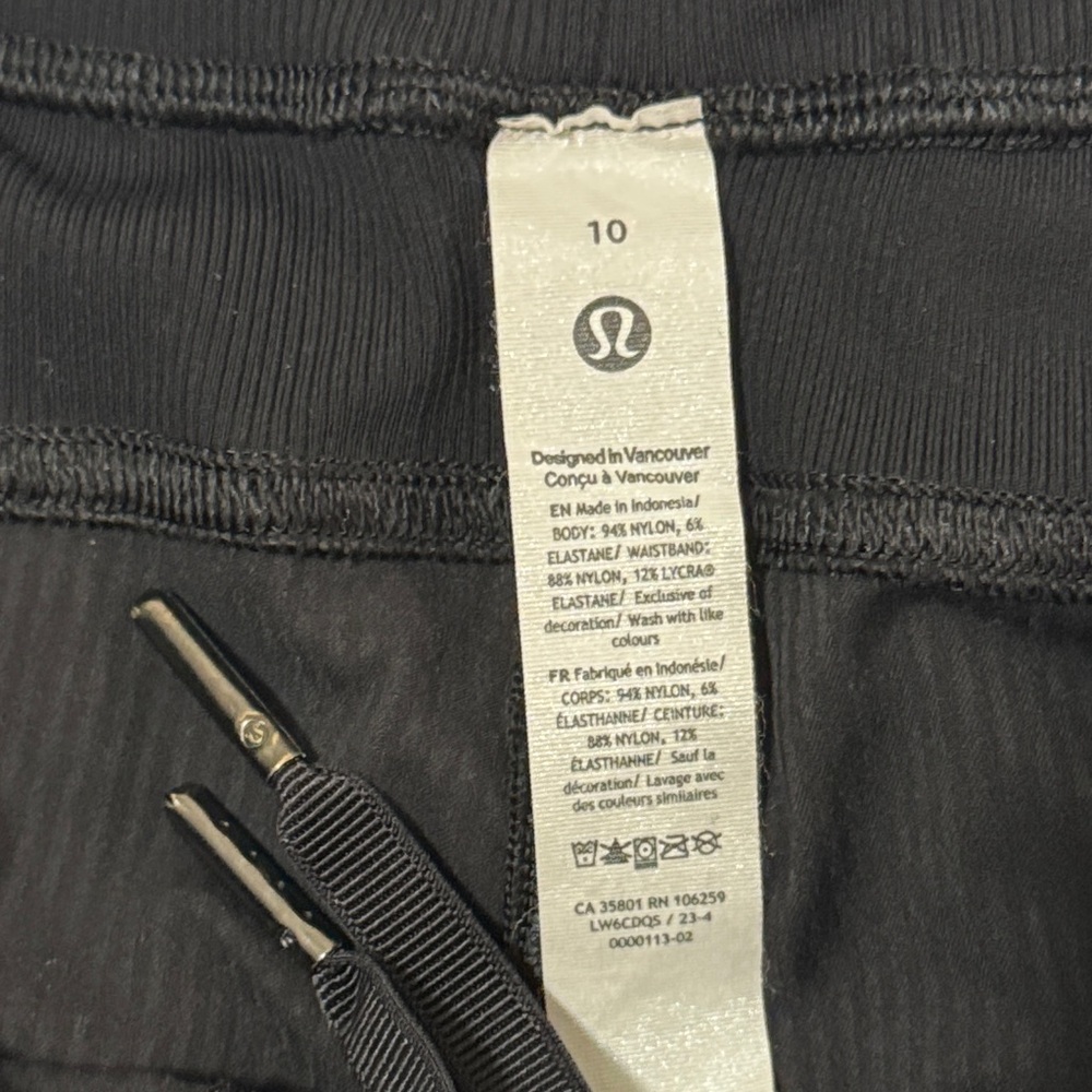 Lululemon cropped track pants